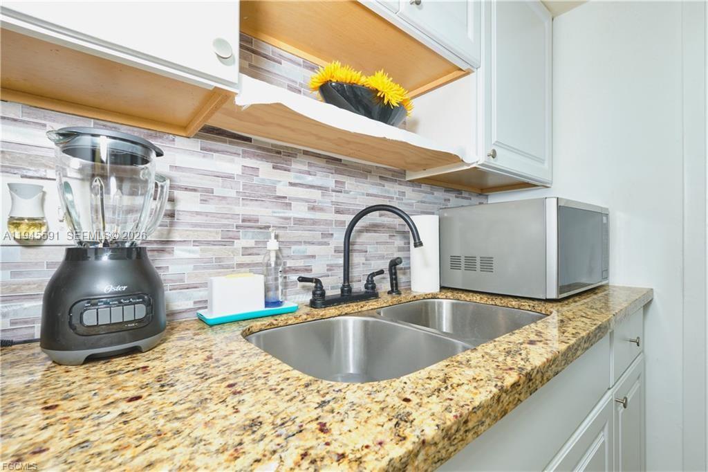 TOWERS CONDO - Residential