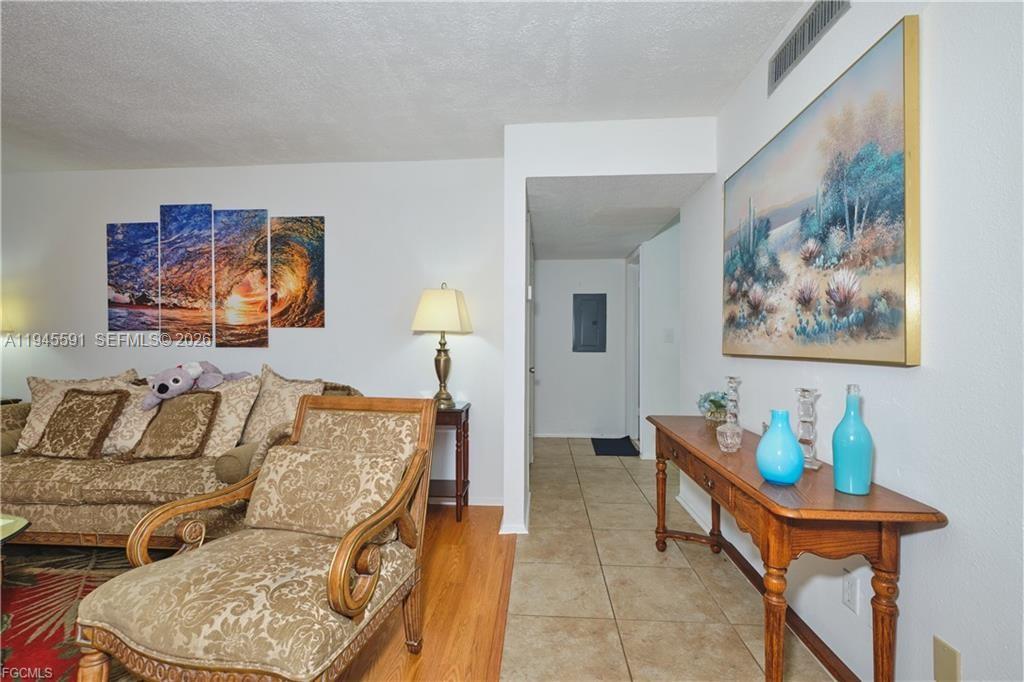 TOWERS CONDO - Residential