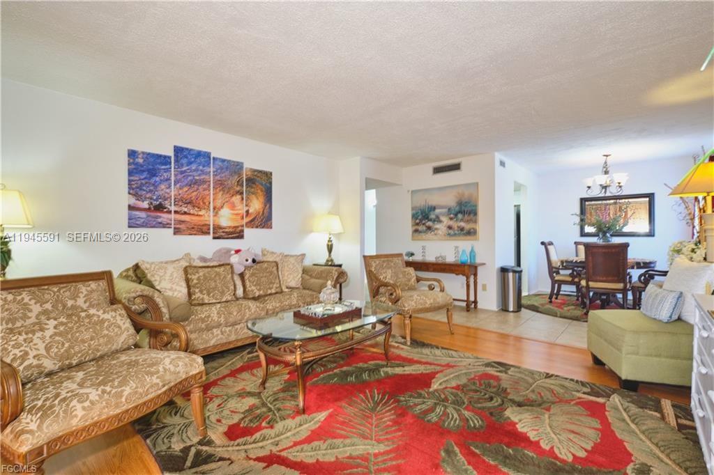 TOWERS CONDO - Residential