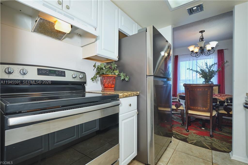 TOWERS CONDO - Residential