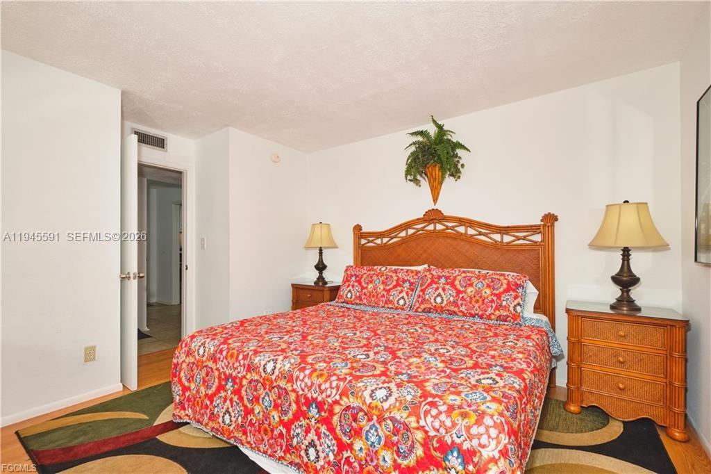 TOWERS CONDO - Residential