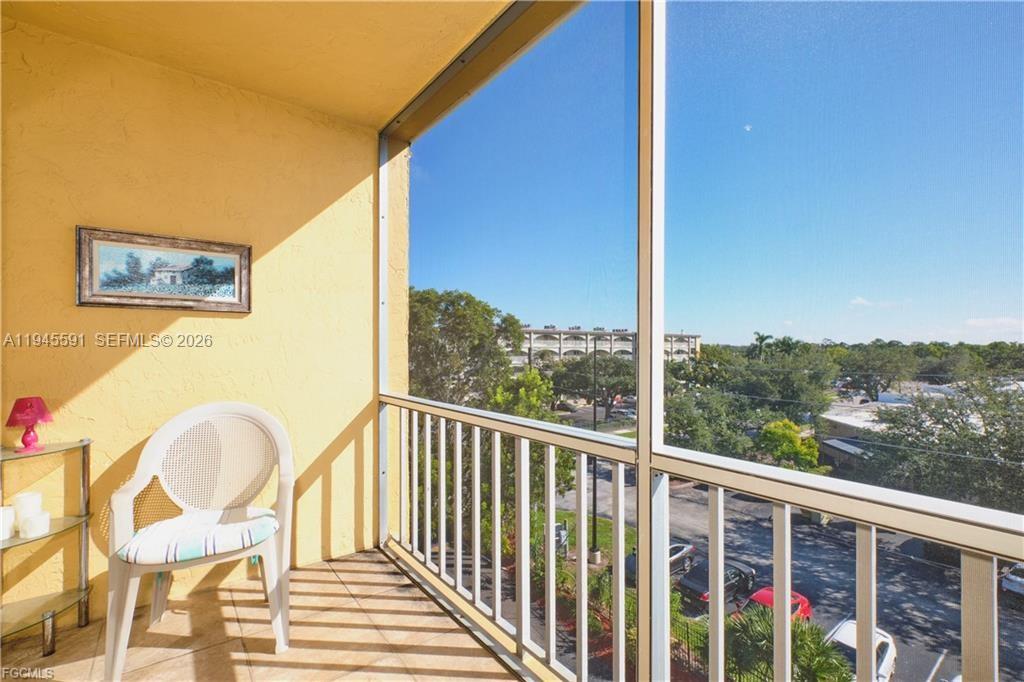 TOWERS CONDO - Residential