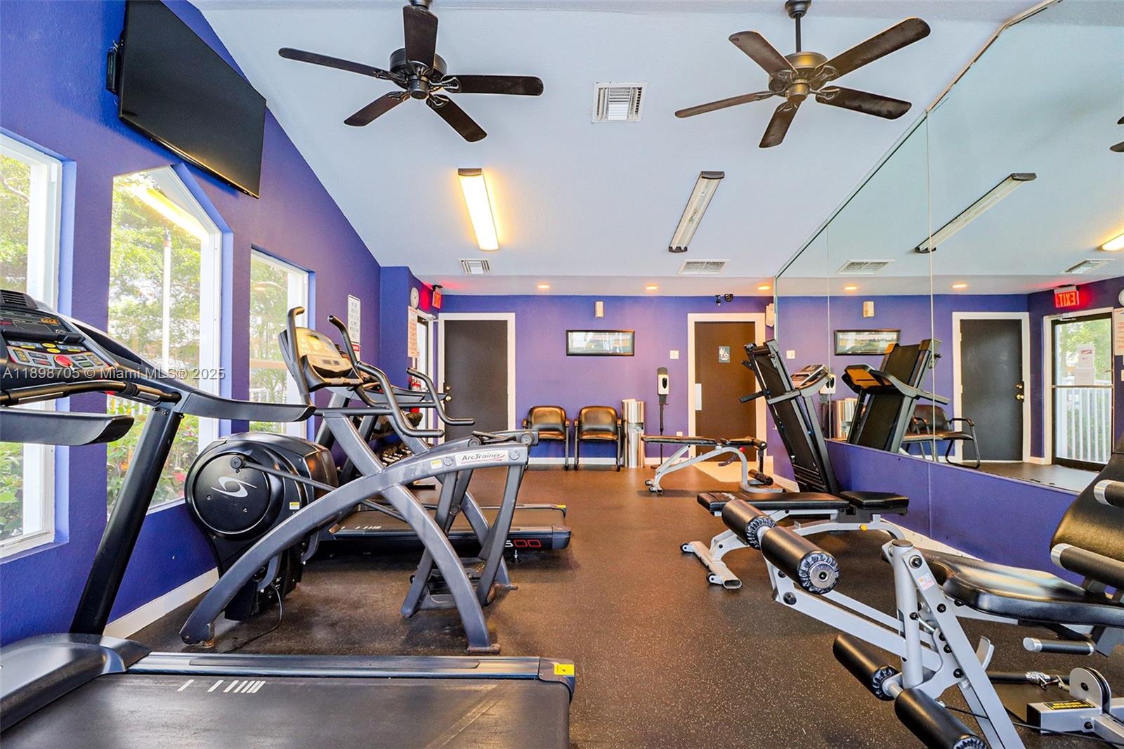 SUMMER LAKE - Residential