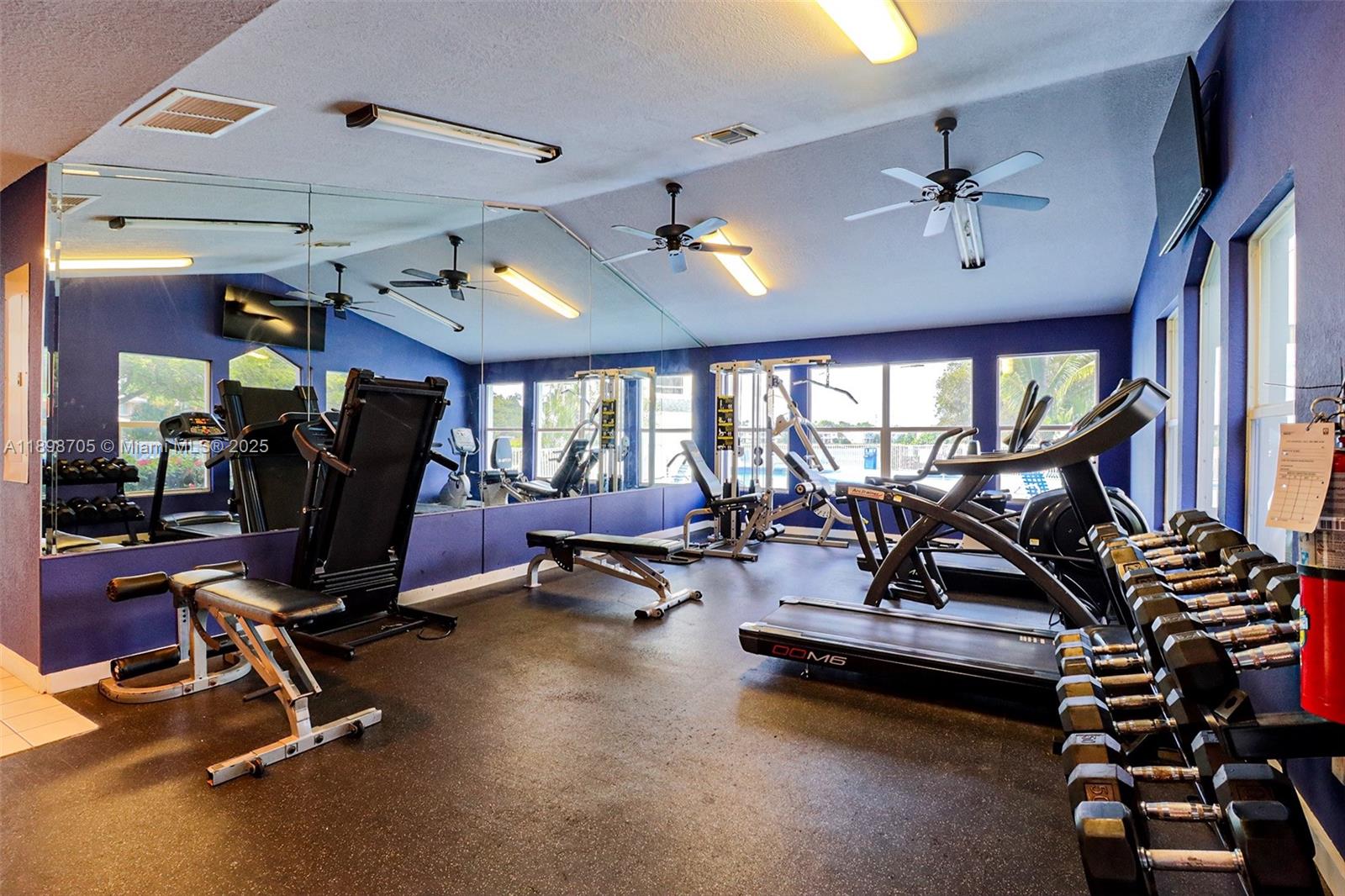 SUMMER LAKE - Residential