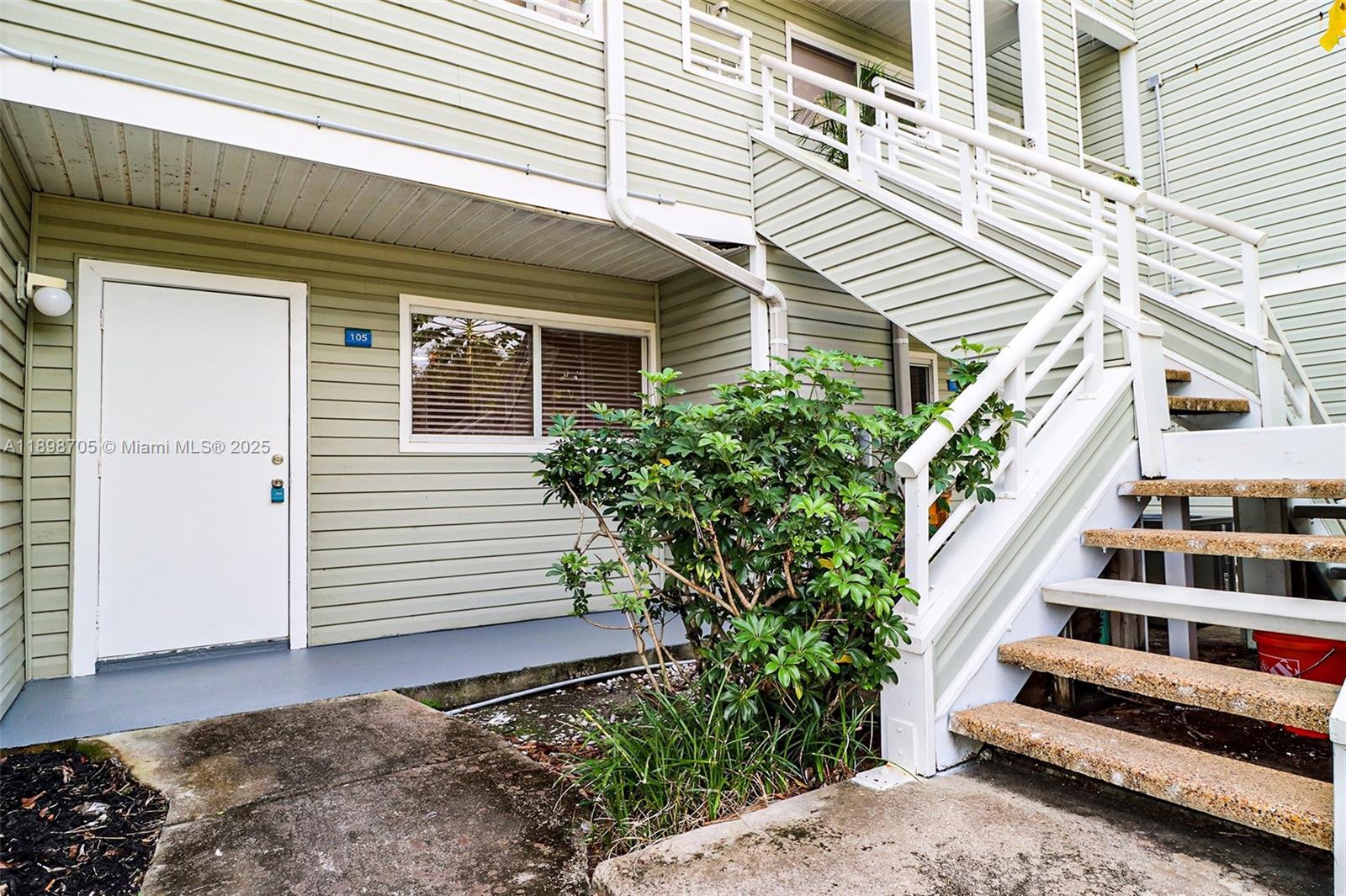 SUMMER LAKE - Residential