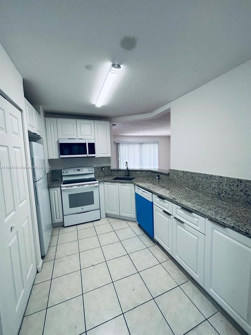 Stunning lake views in this bright 2/2 unit with modern kitchen, granite countertops, primary suite with walk in closet and private bathroom, balcony facing the lake. 
Also, washer-dryer in the unit, central air, plenty of parking, and access to building amenities. Ideally situated near major highways, public transit, and local shops.

Gated complex offers: clubhouse with kitchen, gym, heated pool and jacuzzi. Walking trail, children playground, many bbq along the lake, carwash, tennis court, etc.

Don’t miss this rare opportunity to own a lake-view condo that combines comfort, convenience, and natural beauty.

Investors welcome. Can be Rented immediately.