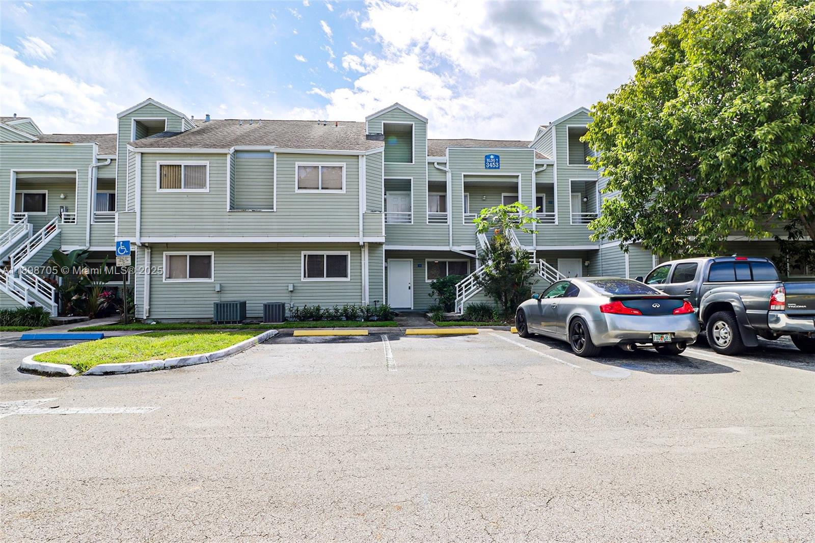 SUMMER LAKE - Residential