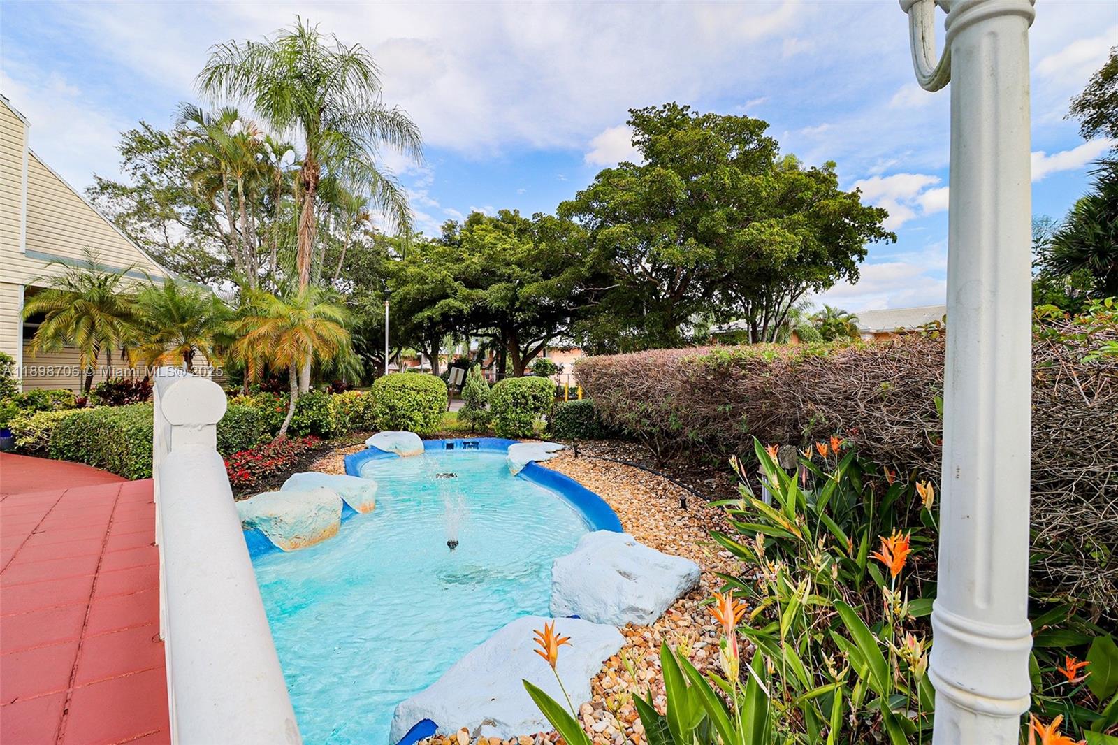 SUMMER LAKE - Residential