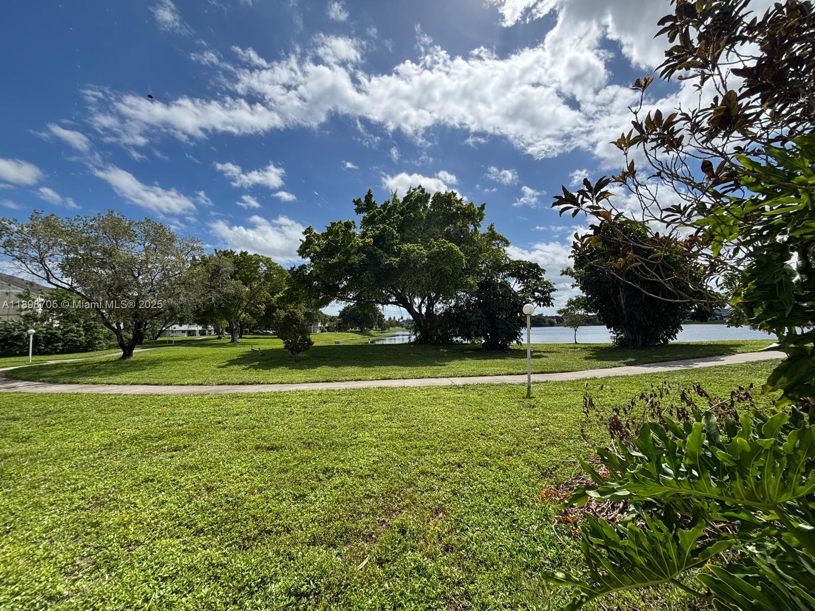 SUMMER LAKE - Residential
