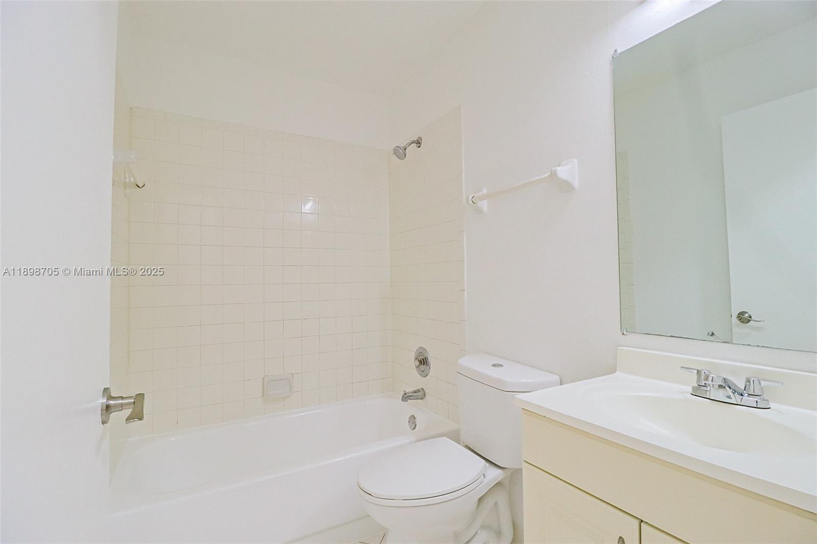 SUMMER LAKE - Residential