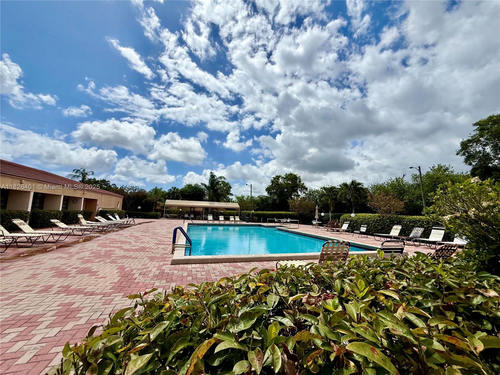 CORAL GATE IX CONDO - Residential