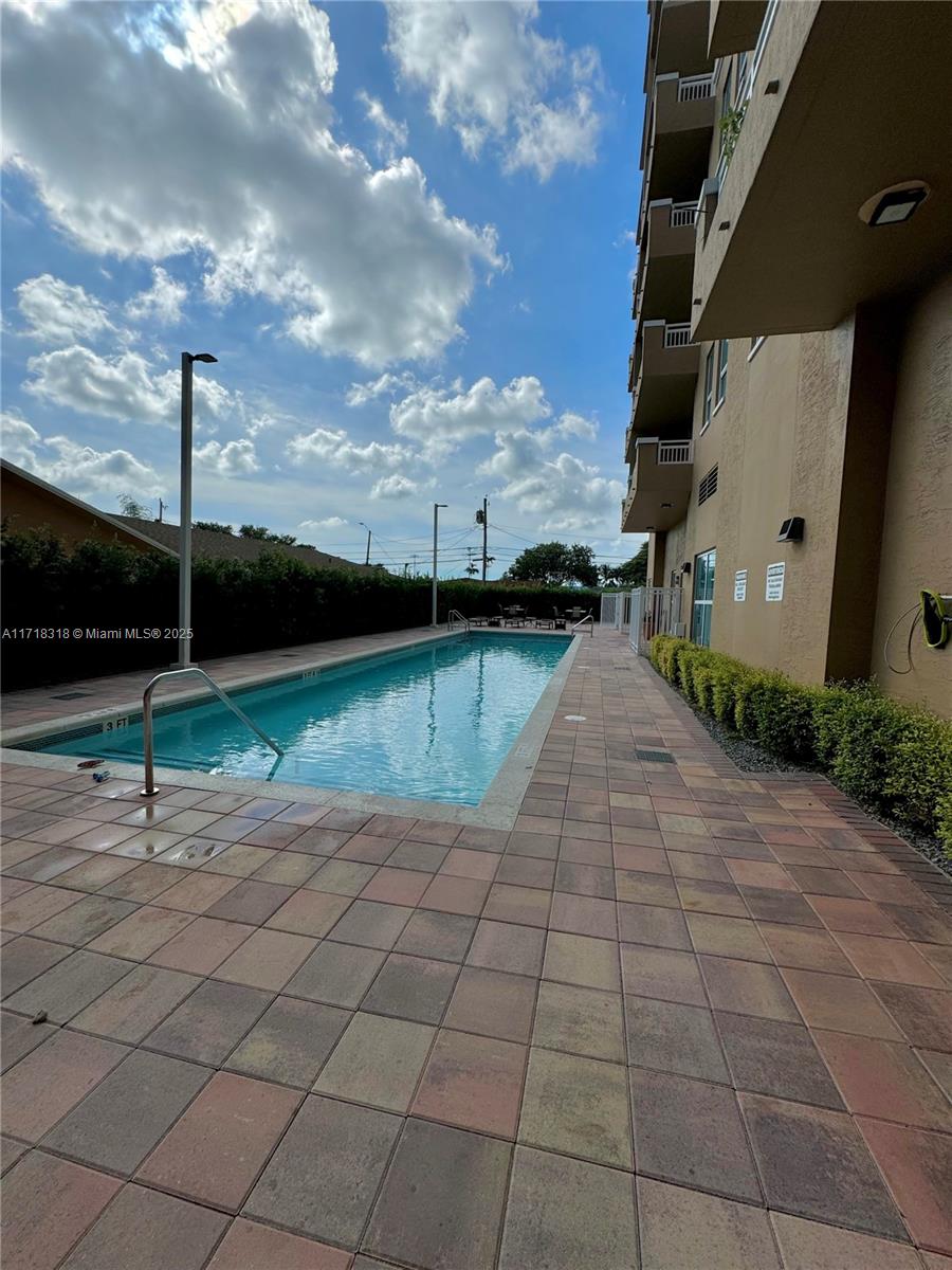 DA VINCI ON DOUGLAS CONDO - Residential