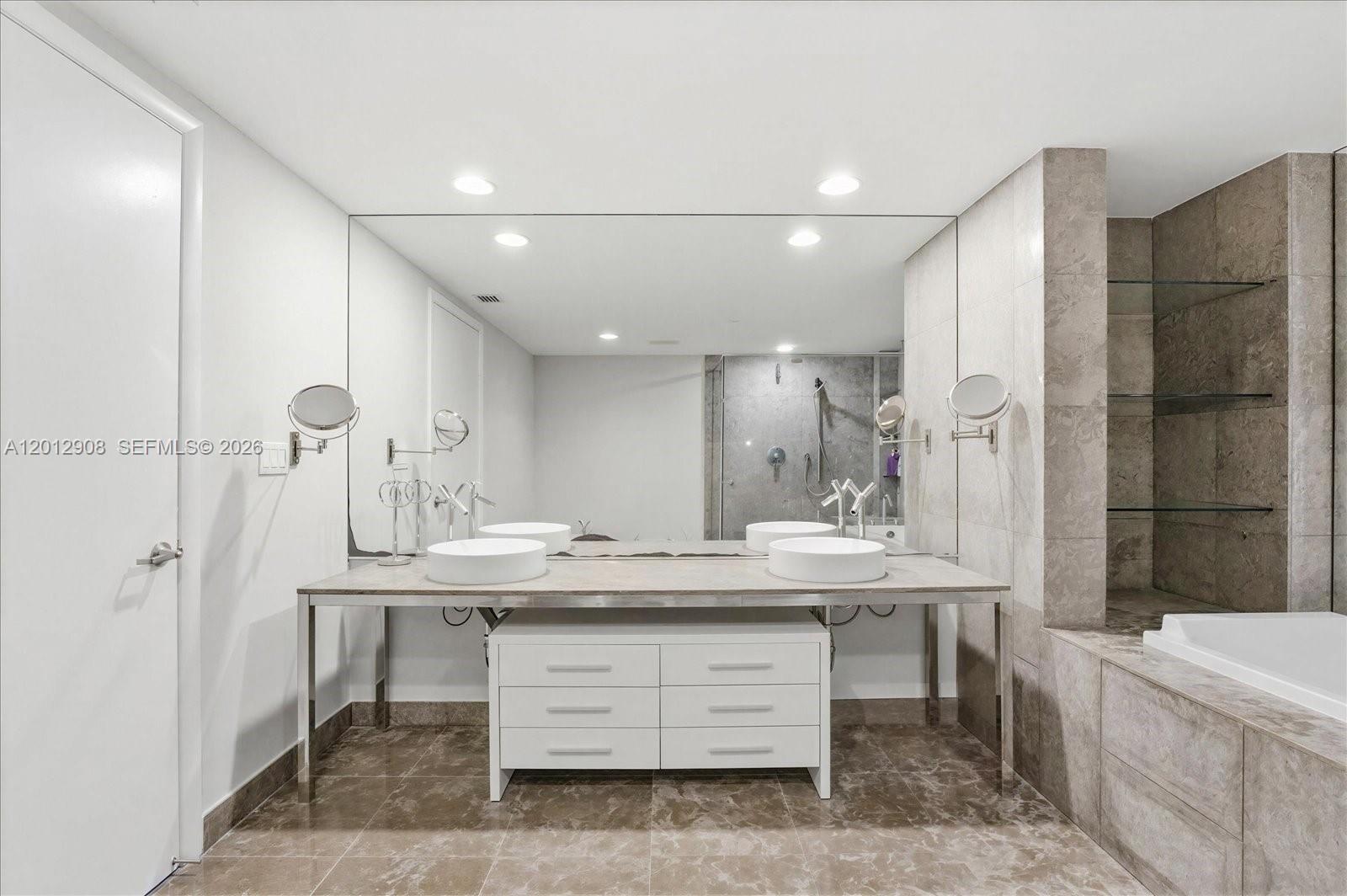 ICONBRICKELL CONDO NO 1 - Residential