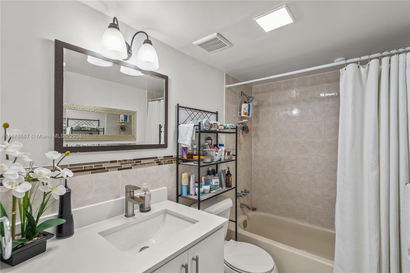 THREE HORIZONS EAST CONDO - Residential