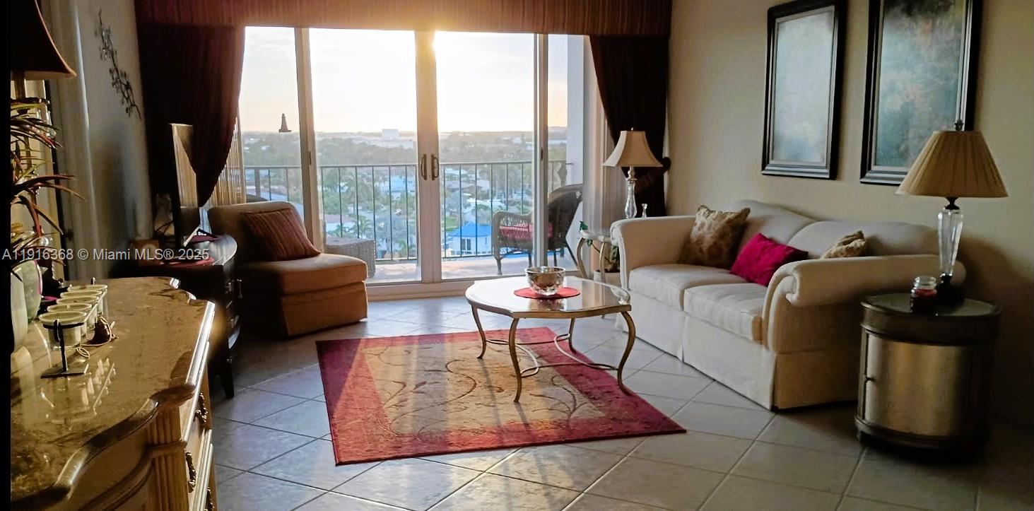 SILVER THATCH INTRACOASTA - Residential