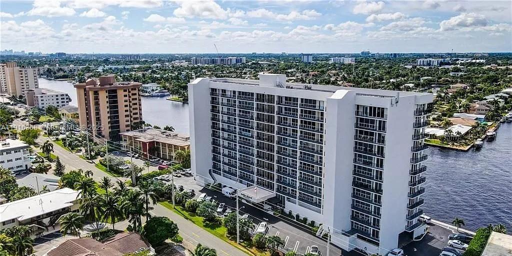 521 N Riverside Dr 907