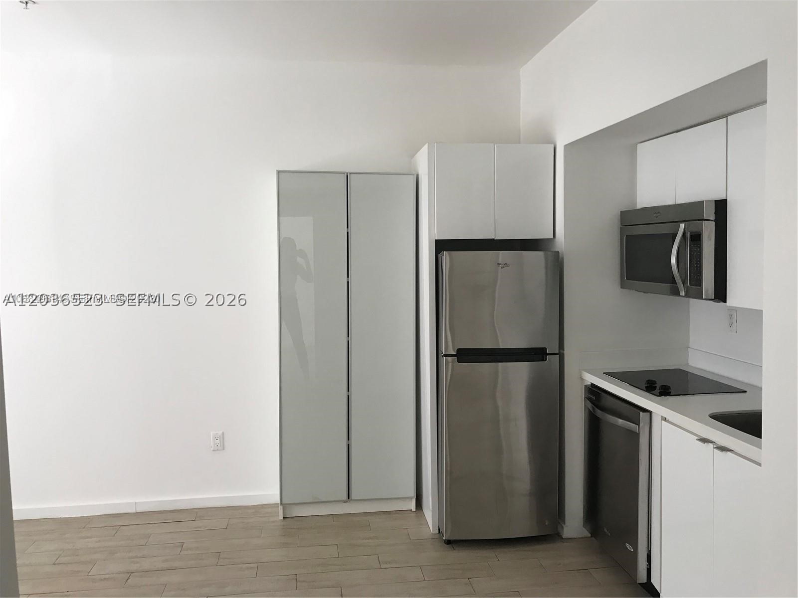 1611 Meridian Ave 202