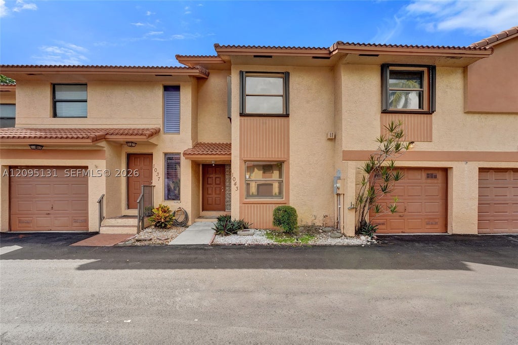 Photo of 1043 SW 113th Ter, Pembroke Pines, FL 33025 (MLS # A12095131)