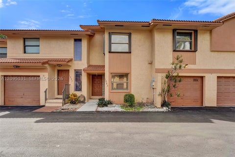 Photo of 1043 SW 113th Ter, Pembroke Pines, FL 33025 (MLS # A12095131)