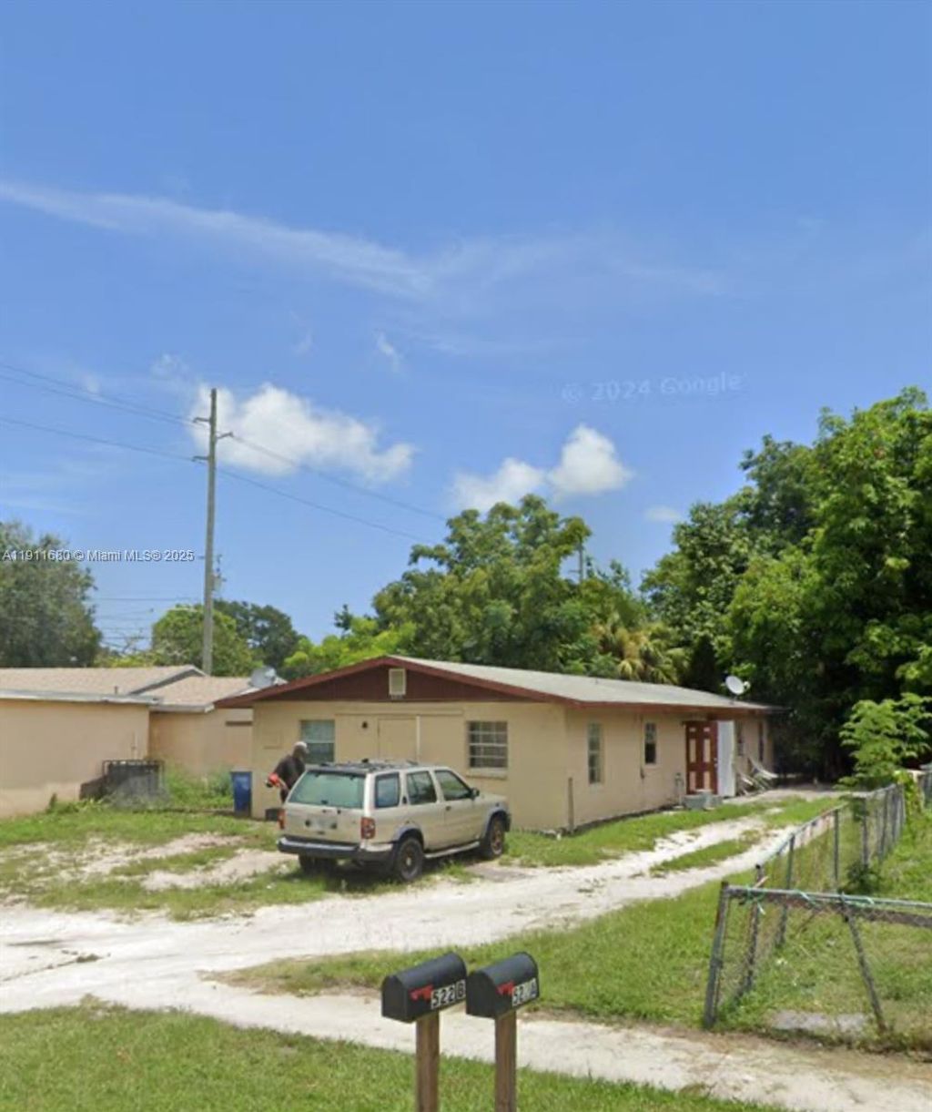 Photo of 522 N 21st St, Fort Pierce, FL 34950 (MLS # A11911680)