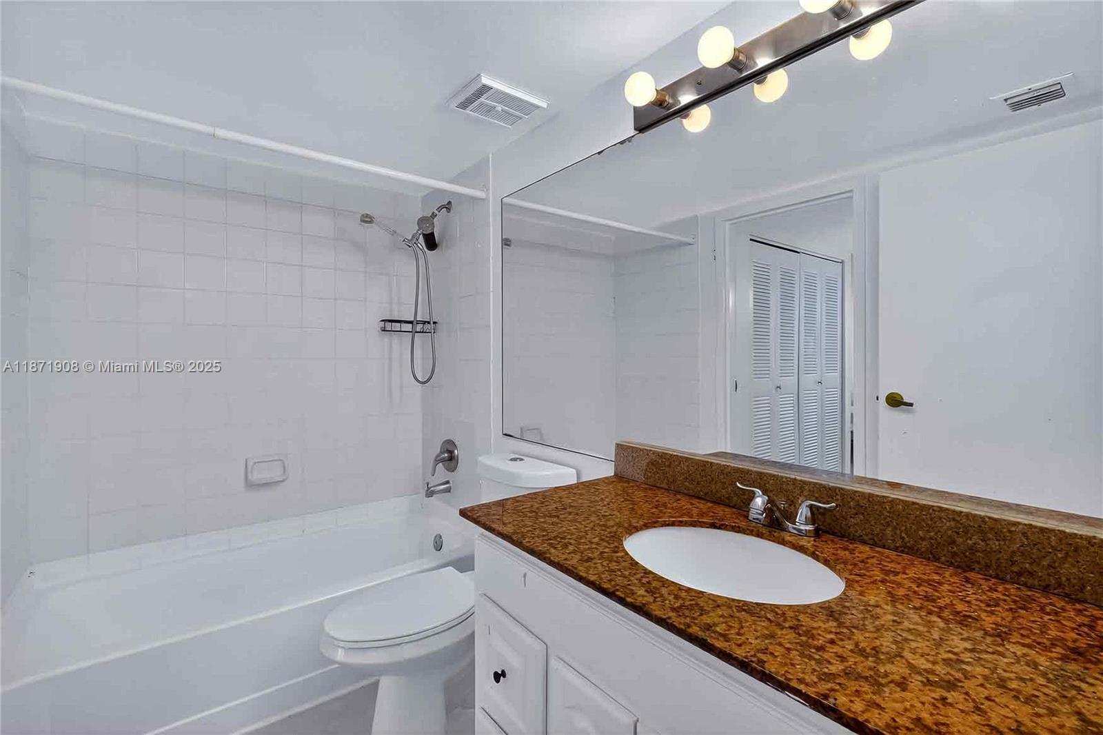 THE GRANDVIEW PALACE COND - Residential