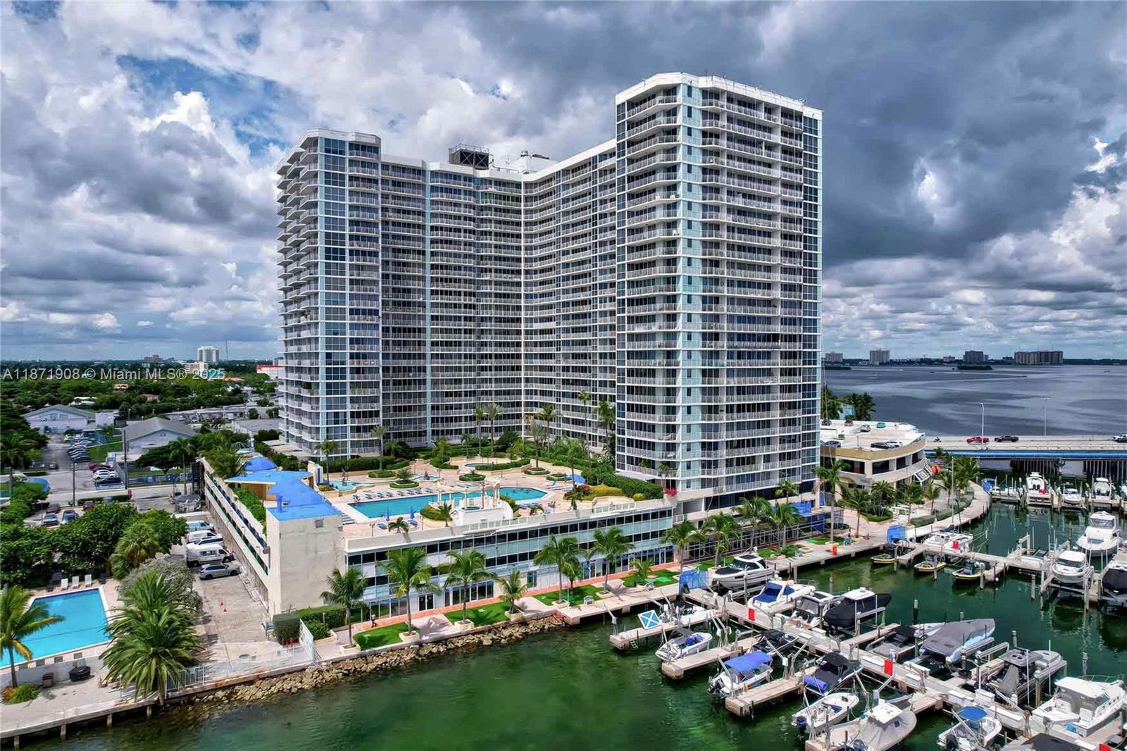 THE GRANDVIEW PALACE COND - Residential