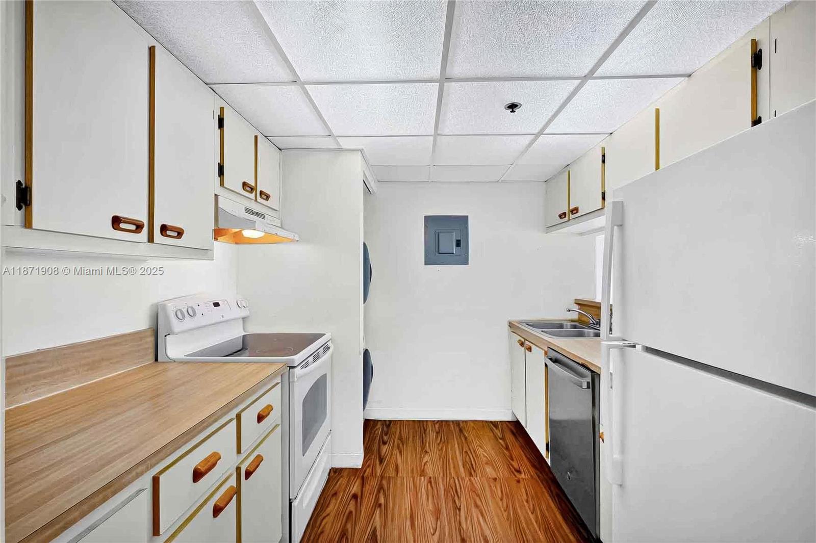 THE GRANDVIEW PALACE COND - Residential