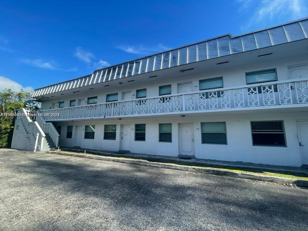***Price reduced*** Great unit, remodeled kitchen one bedroom one bath unit. Gated community located in North Miami. Only 12 units in the building. Canal front, beautiful views of the water. Has a laundry room on site.