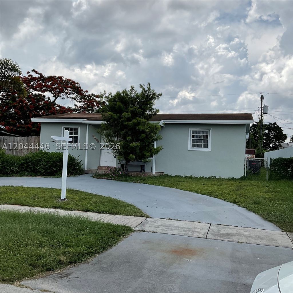 Photo of 7395 Garfield St, Hollywood, FL 33024 (MLS # A12044446)
