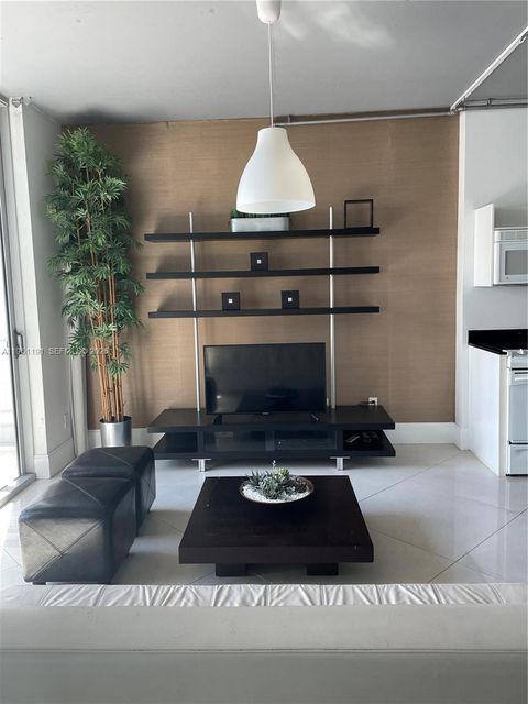 690 SW 1st Ct 1021 Miami FL 33130