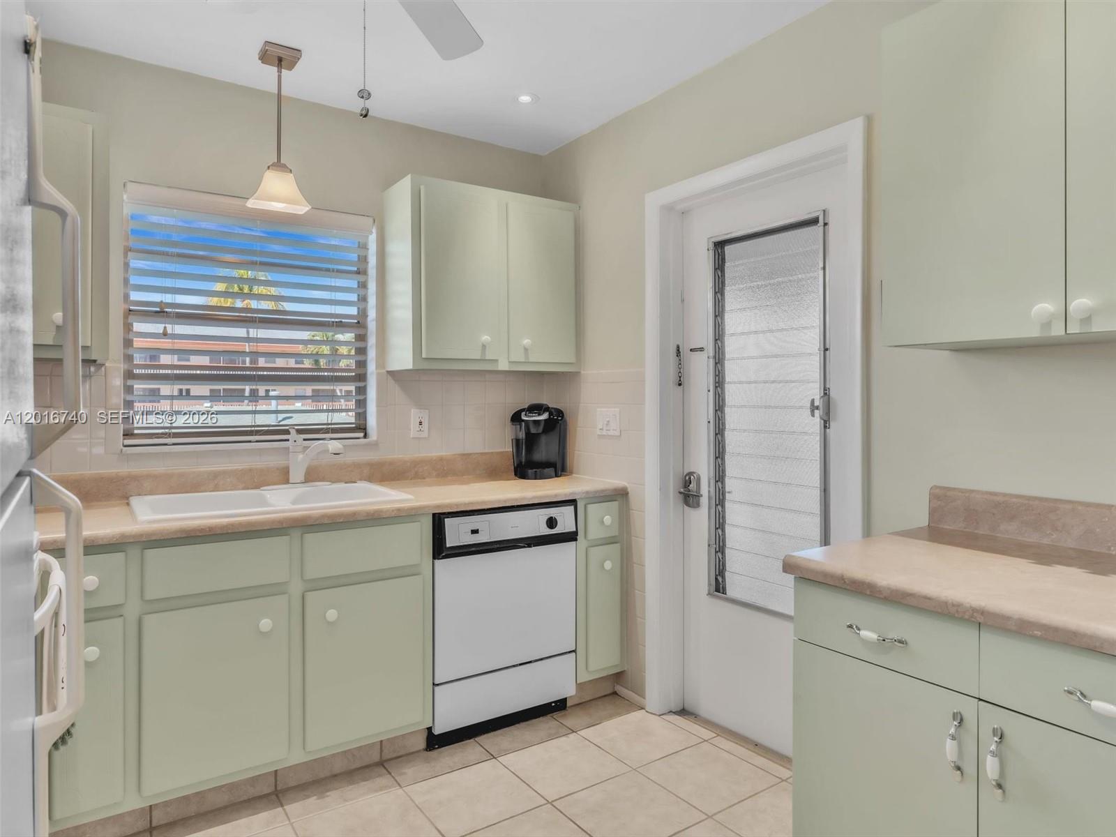 BEVERLY HILLS CONDO NUMBE - Residential