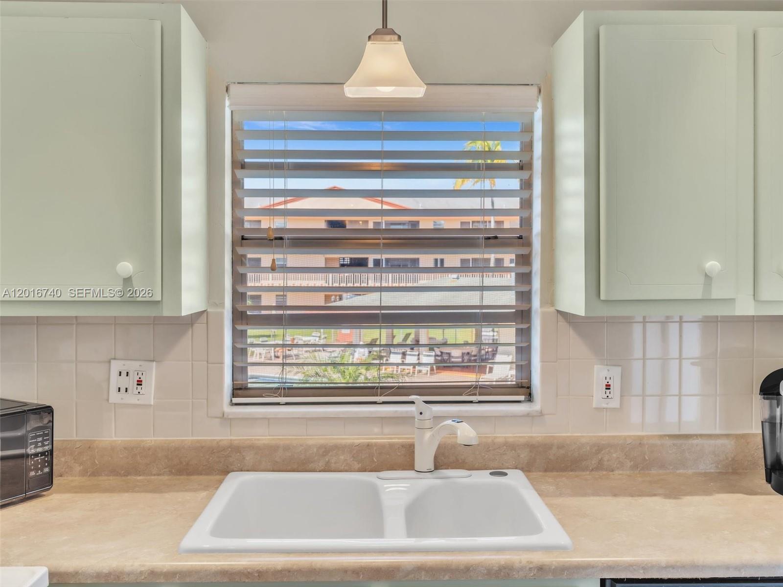 BEVERLY HILLS CONDO NUMBE - Residential