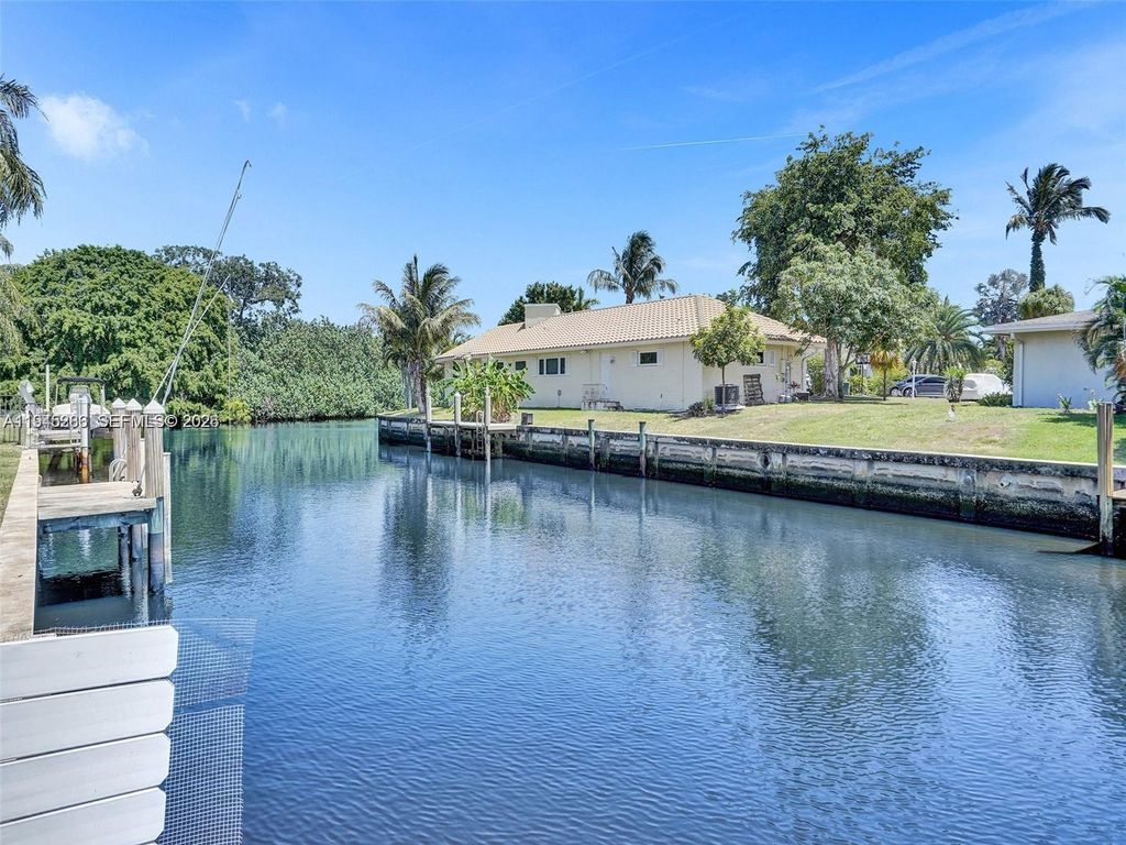 Photo of 620 W Palmetto Park Rd, Boca Raton, FL 33486 (MLS # A11945286)