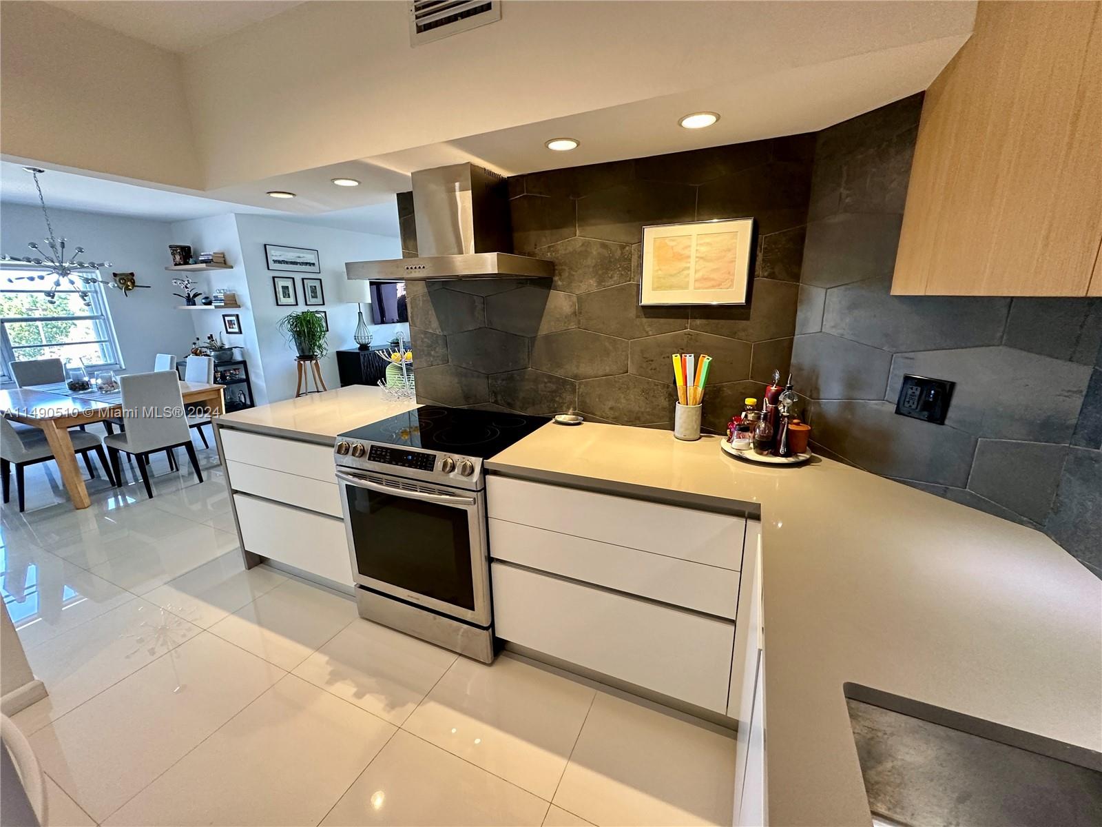 ARLEN HOUSE WEST CONDO - Residential