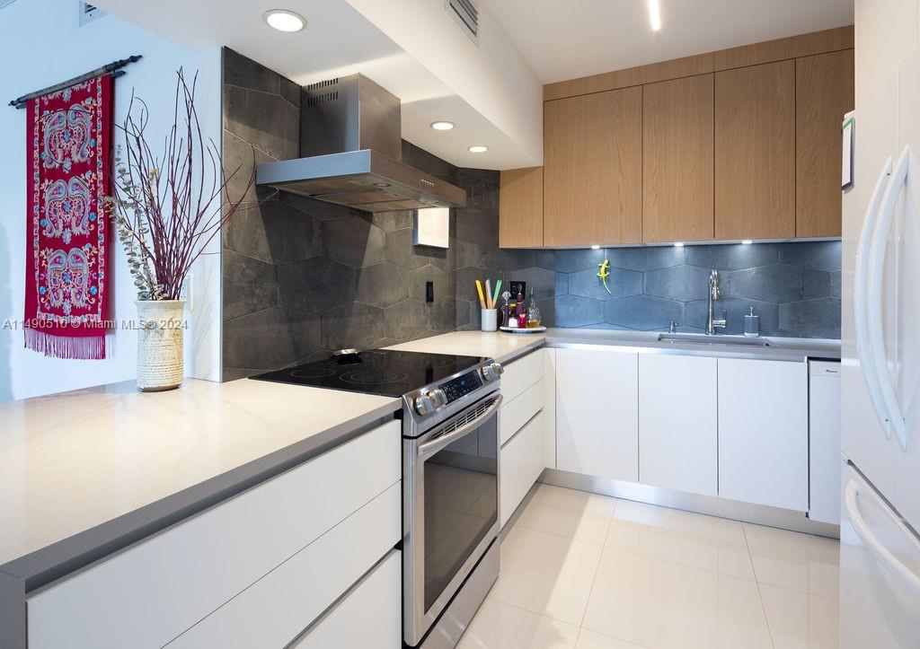 ARLEN HOUSE WEST CONDO - Residential