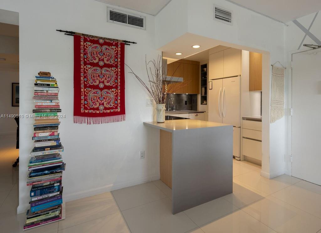 ARLEN HOUSE WEST CONDO - Residential