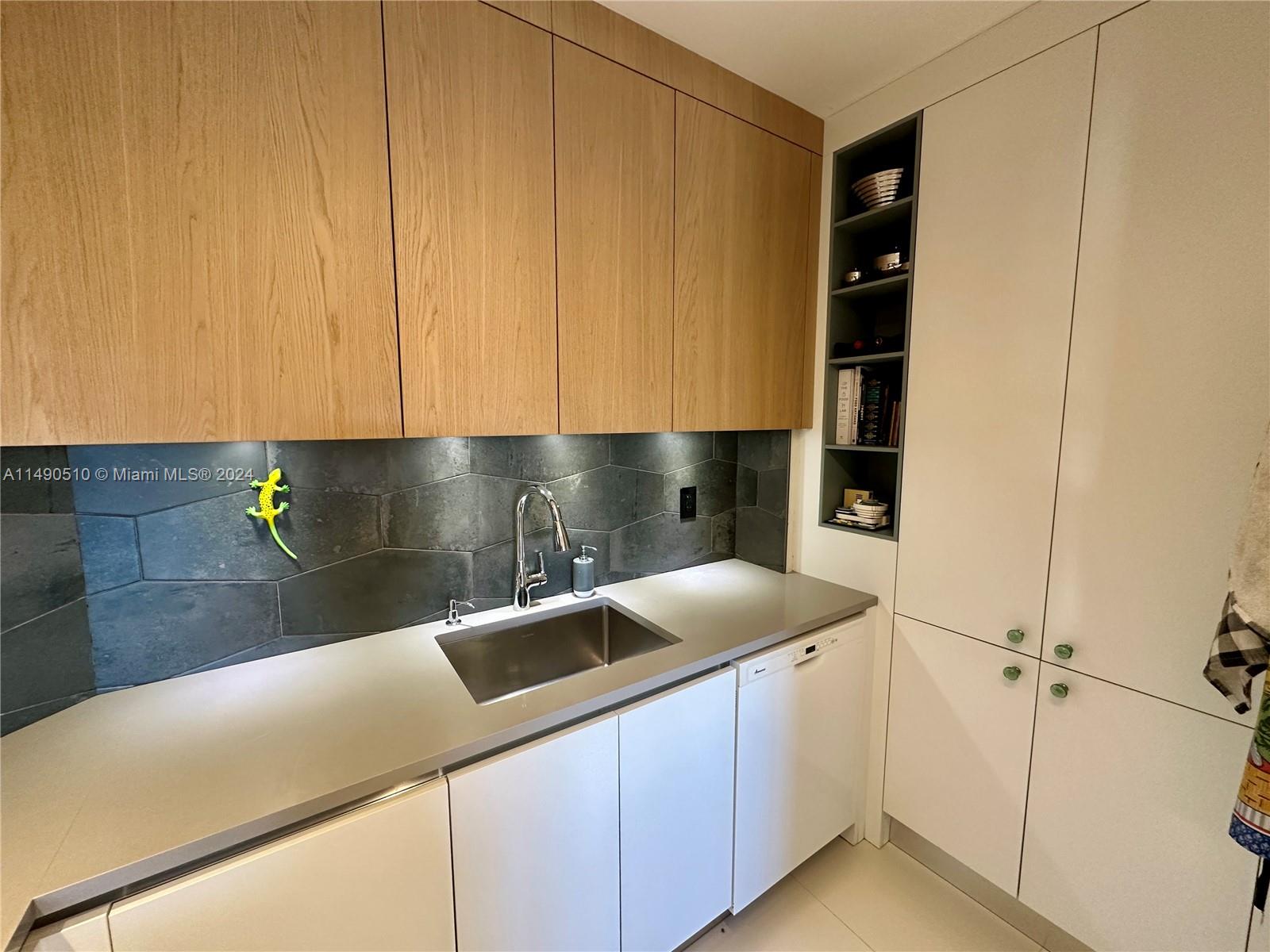ARLEN HOUSE WEST CONDO - Residential