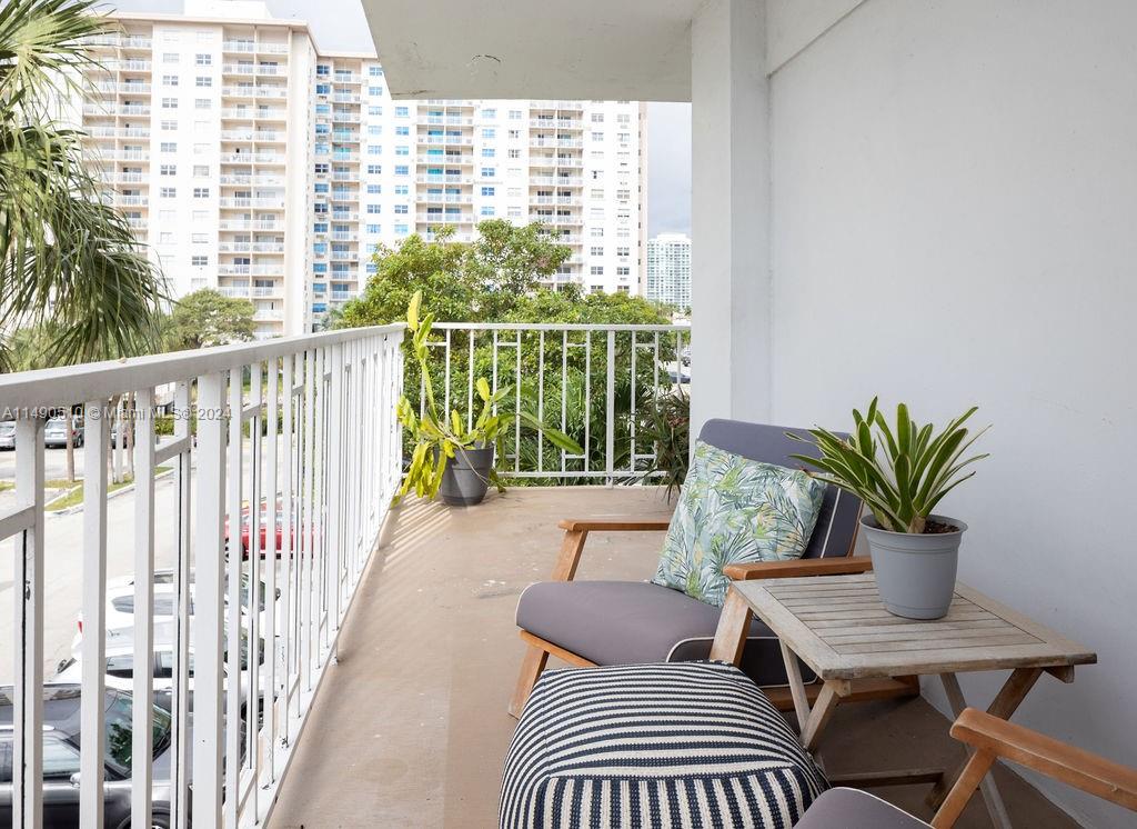 ARLEN HOUSE WEST CONDO - Residential