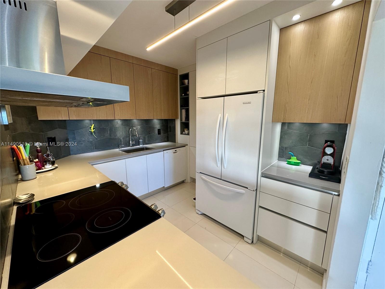 ARLEN HOUSE WEST CONDO - Residential