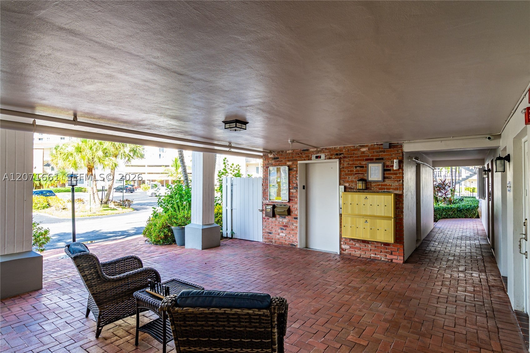 455 Paradise Isle Blvd 106