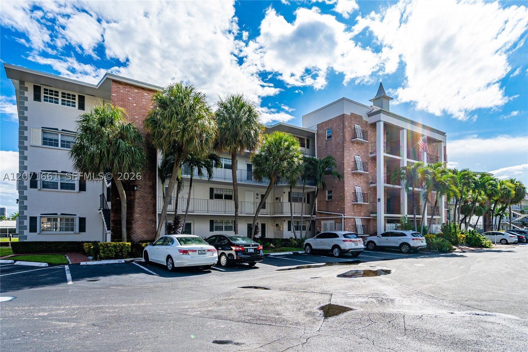 455 Paradise Isle Blvd 106