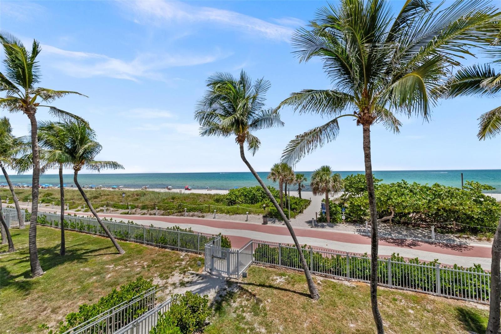 THE CARRIAGE HOUSE CONDO - Residential