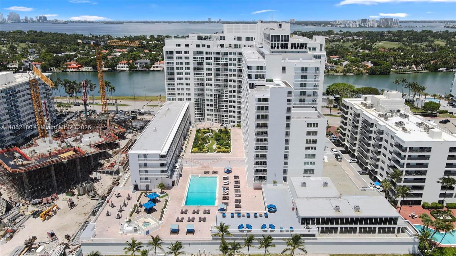 THE CARRIAGE HOUSE CONDO - Residential