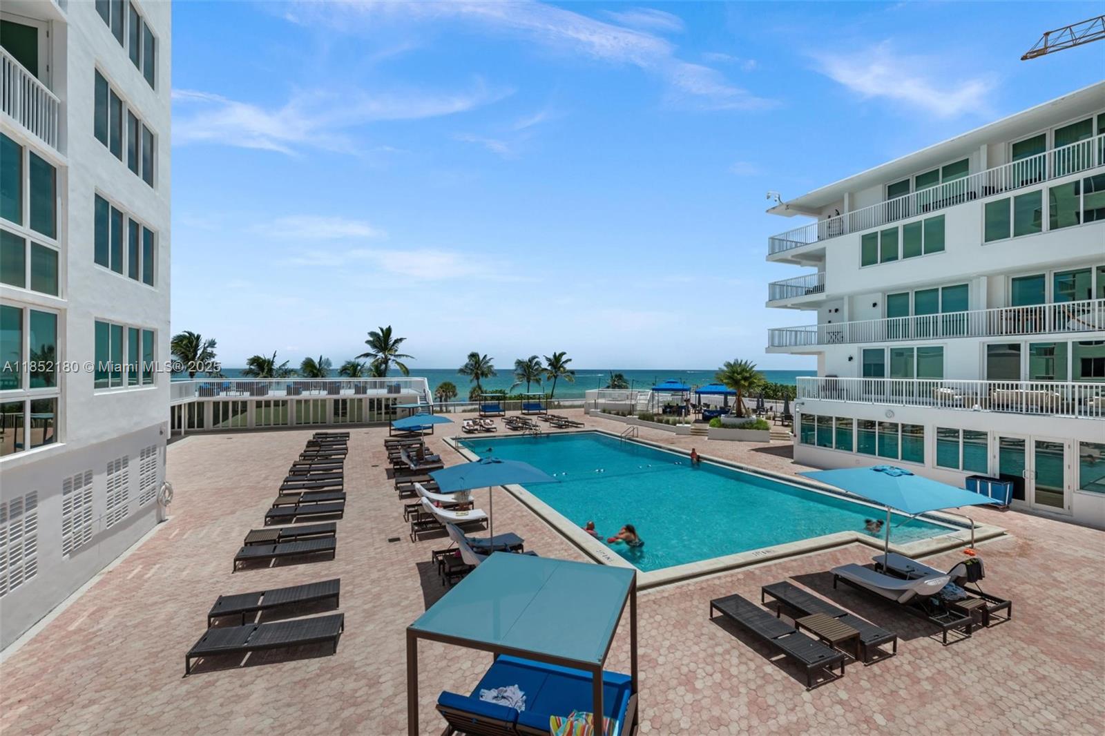 THE CARRIAGE HOUSE CONDO - Residential