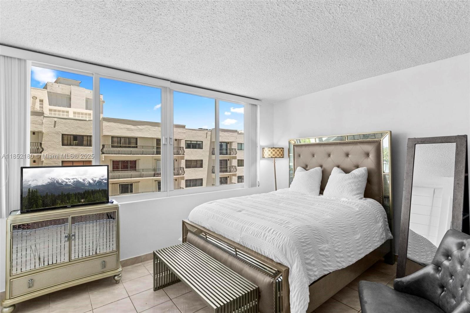 THE CARRIAGE HOUSE CONDO - Residential