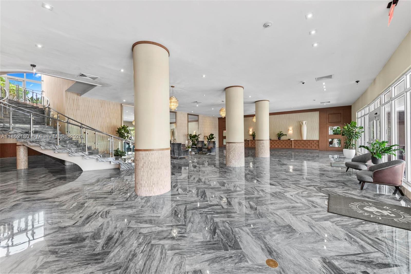 THE CARRIAGE HOUSE CONDO - Residential