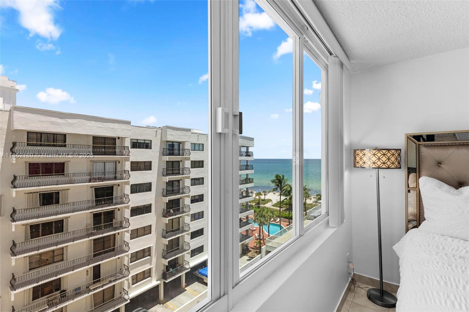 THE CARRIAGE HOUSE CONDO - Residential