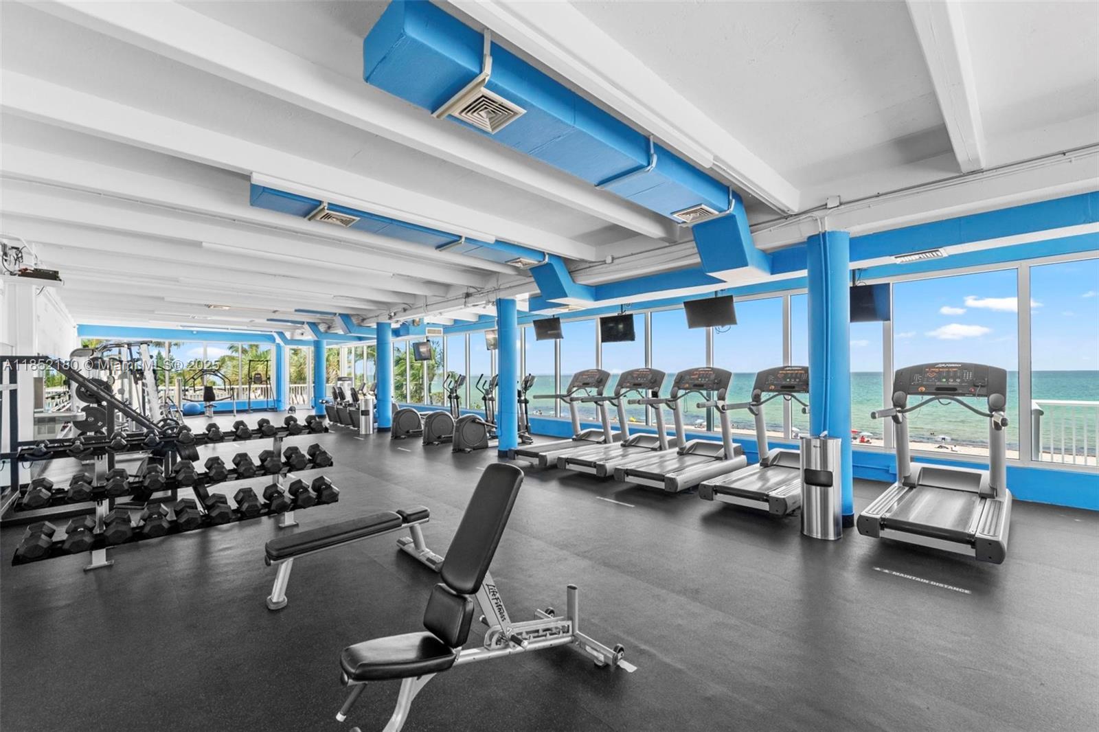 THE CARRIAGE HOUSE CONDO - Residential