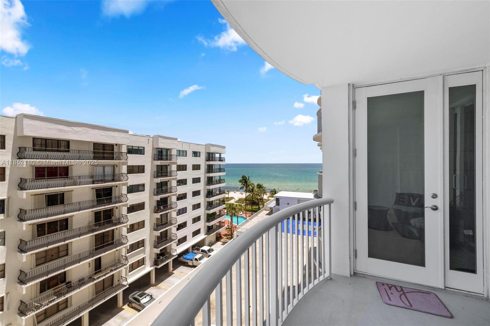 THE CARRIAGE HOUSE CONDO - Residential