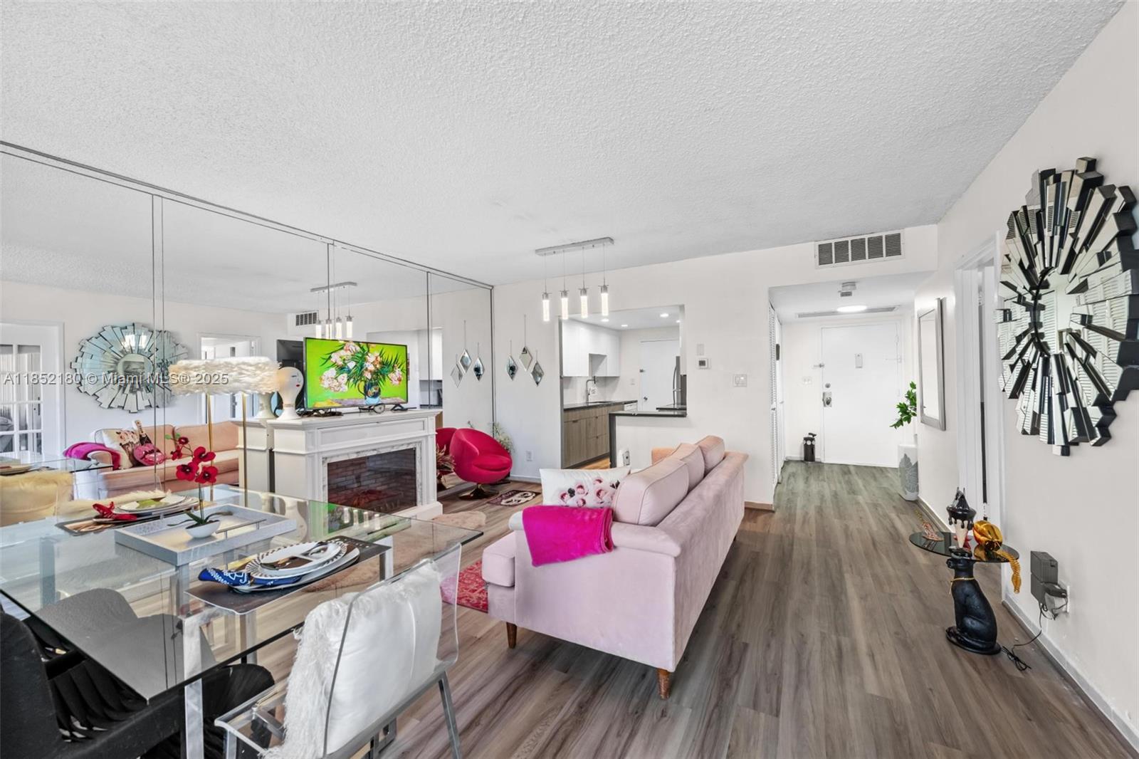 THE CARRIAGE HOUSE CONDO - Residential